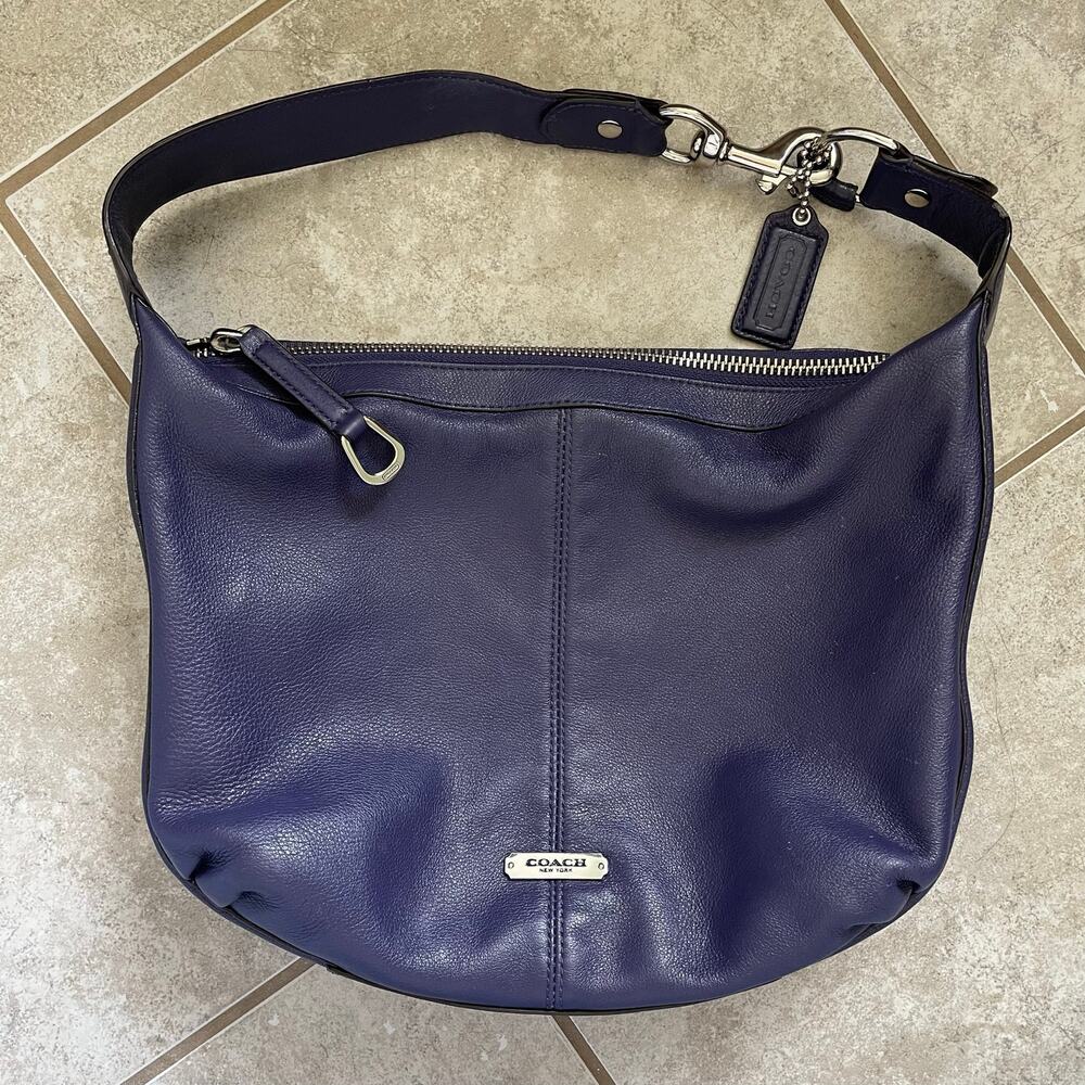 Coach Avery Hobo Purse Shoulder Bag Purple Plum Pebbled Leather chic y2k